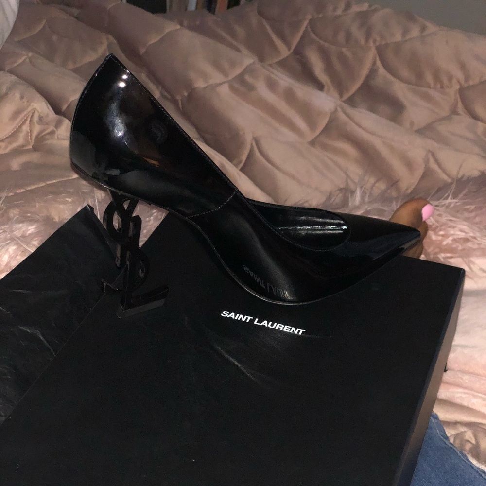Aunthentic YSL pumps !